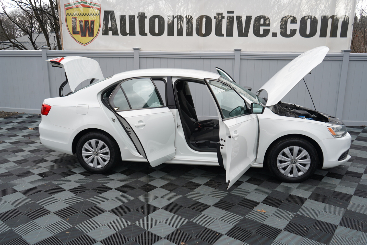 Volkswagen Jetta Sedan 4dr Auto S 2014