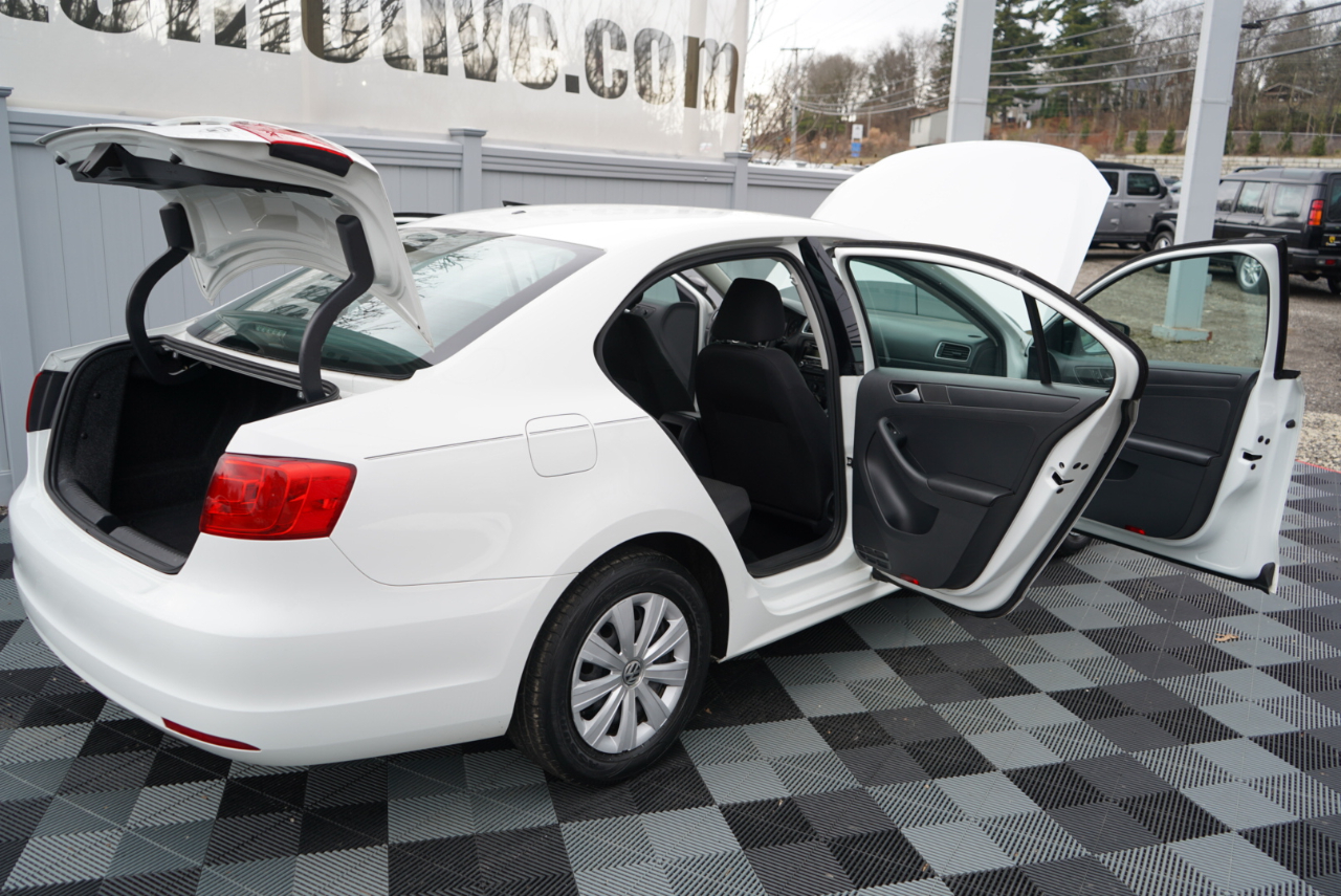 Volkswagen Jetta Sedan 4dr Auto S 2014