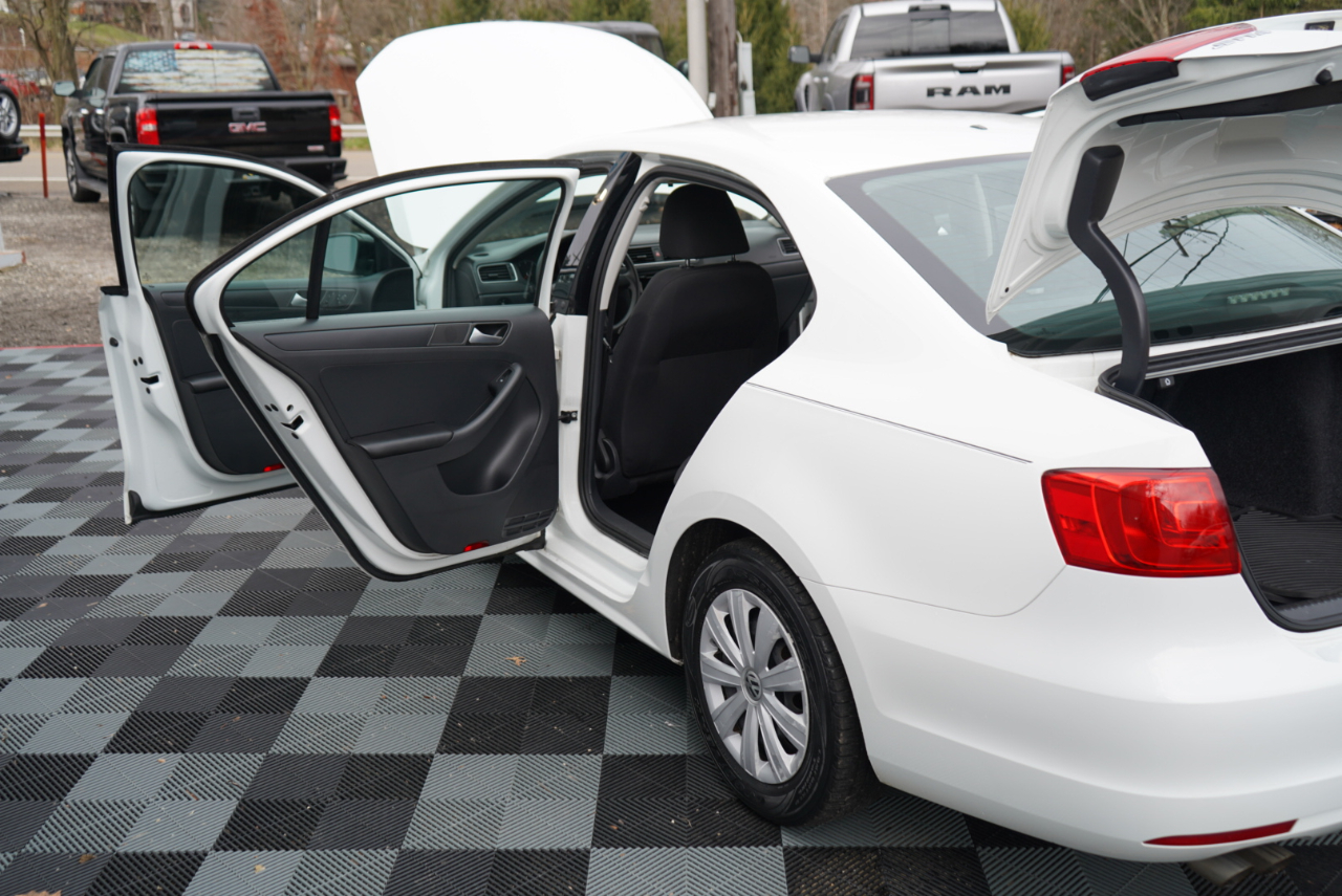 Volkswagen Jetta Sedan 4dr Auto S 2014