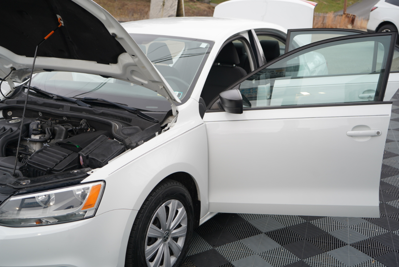 Volkswagen Jetta Sedan 4dr Auto S 2014