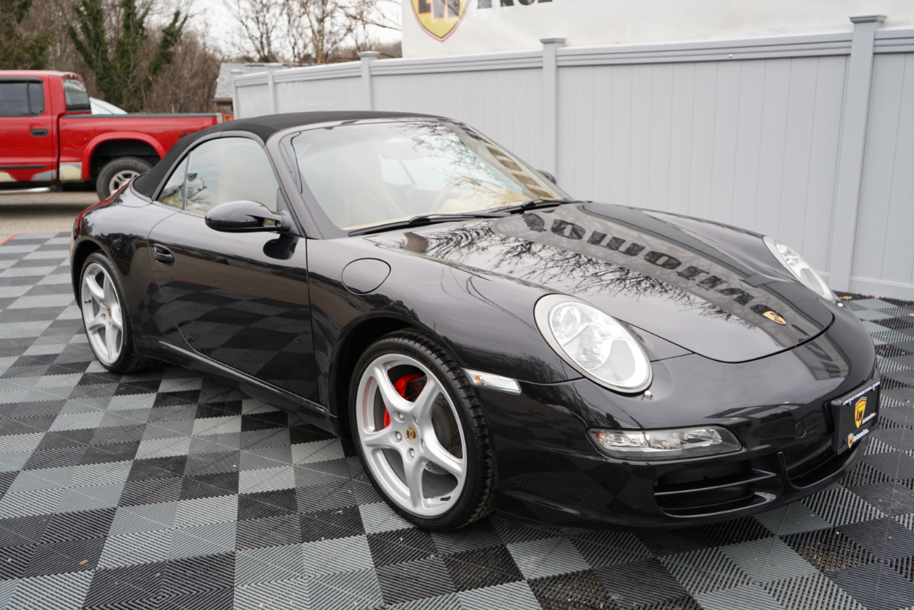 Porsche 911 2dr Cabriolet Carrera 2005