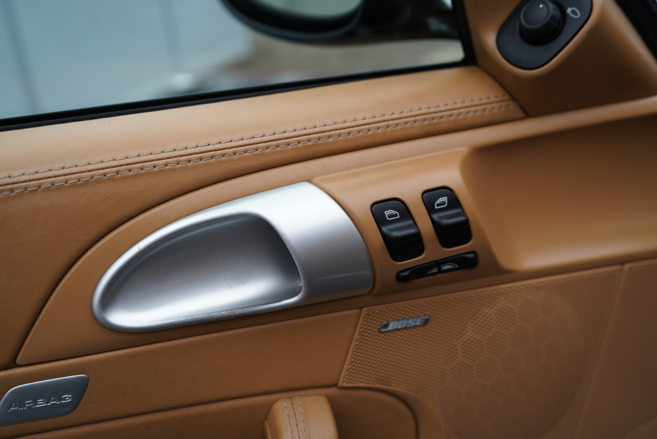 Porsche 911 2dr Cabriolet Carrera 2005