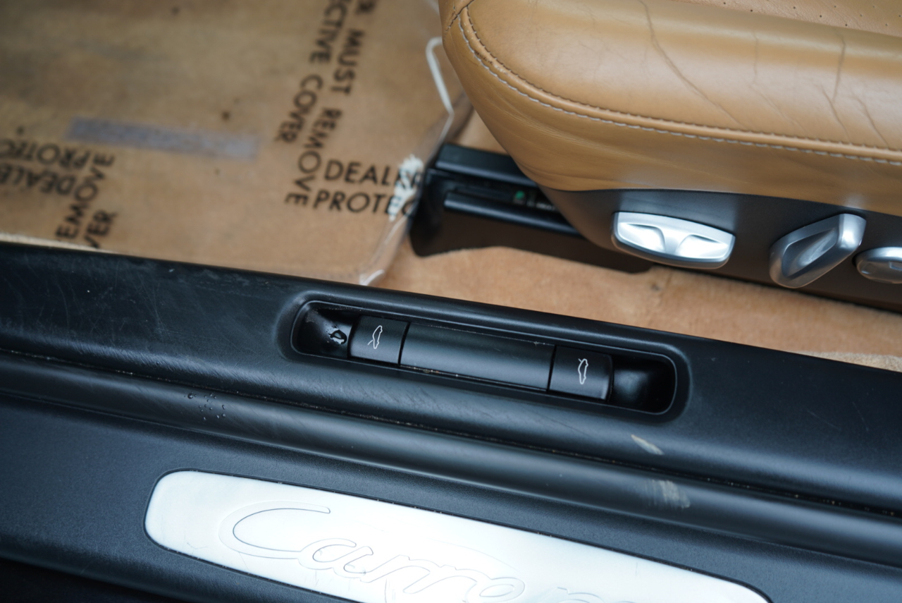 Porsche 911 2dr Cabriolet Carrera 2005