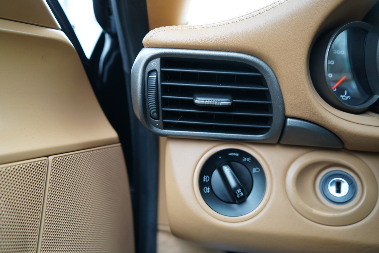 Porsche 911 2dr Cabriolet Carrera 2005