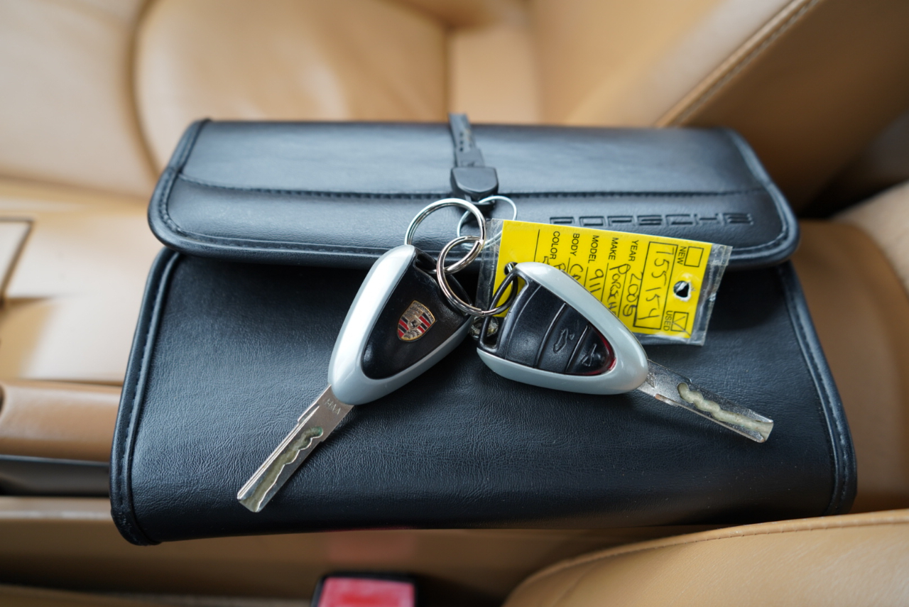 Porsche 911 2dr Cabriolet Carrera 2005