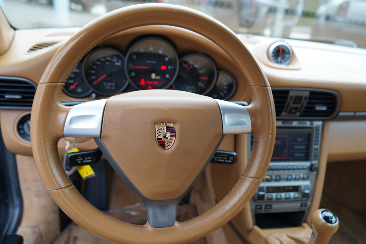 Porsche 911 2dr Cabriolet Carrera 2005