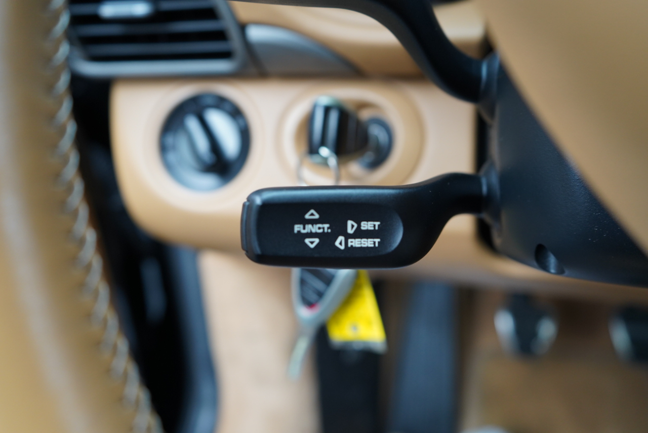 Porsche 911 2dr Cabriolet Carrera 2005