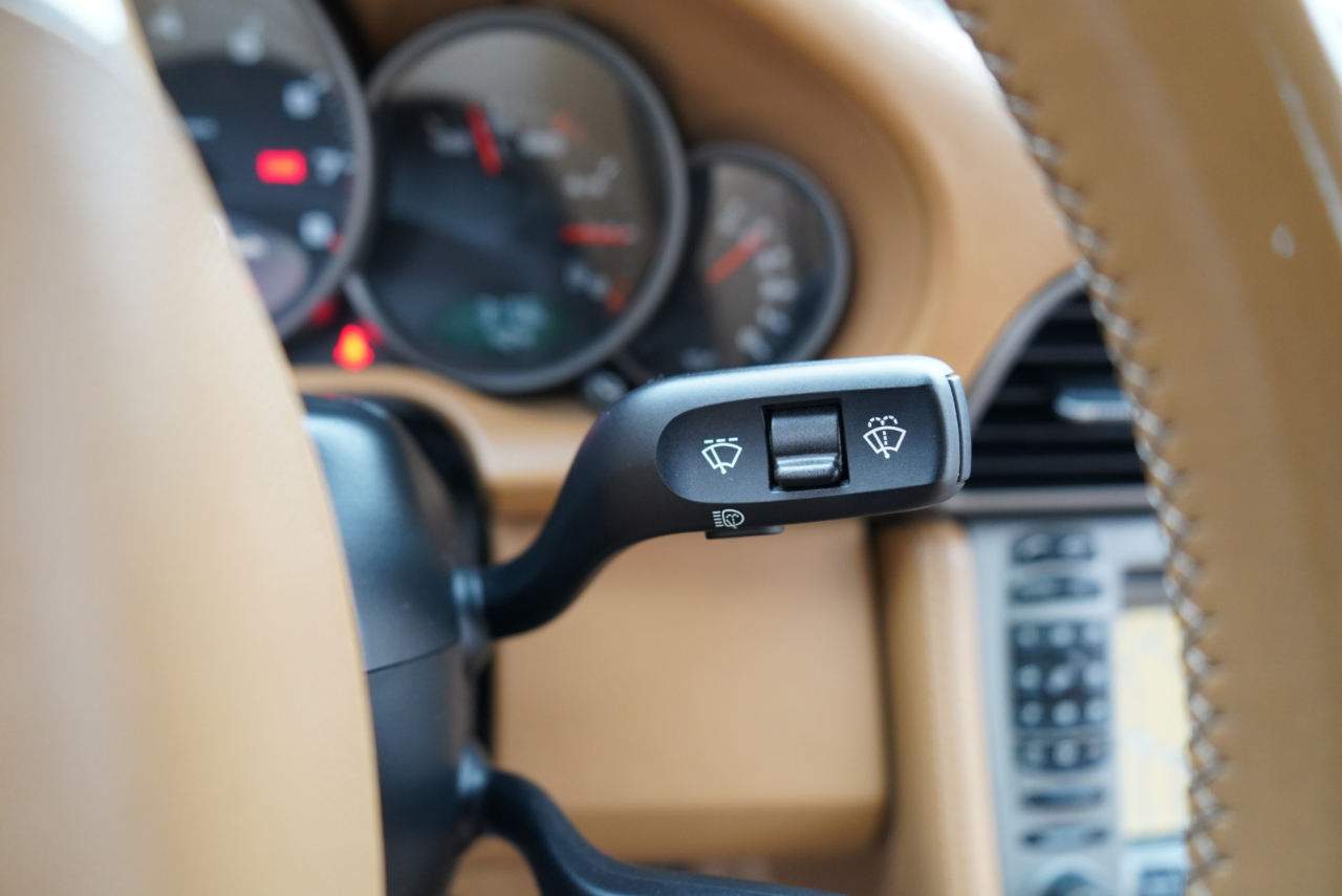 Porsche 911 2dr Cabriolet Carrera 2005