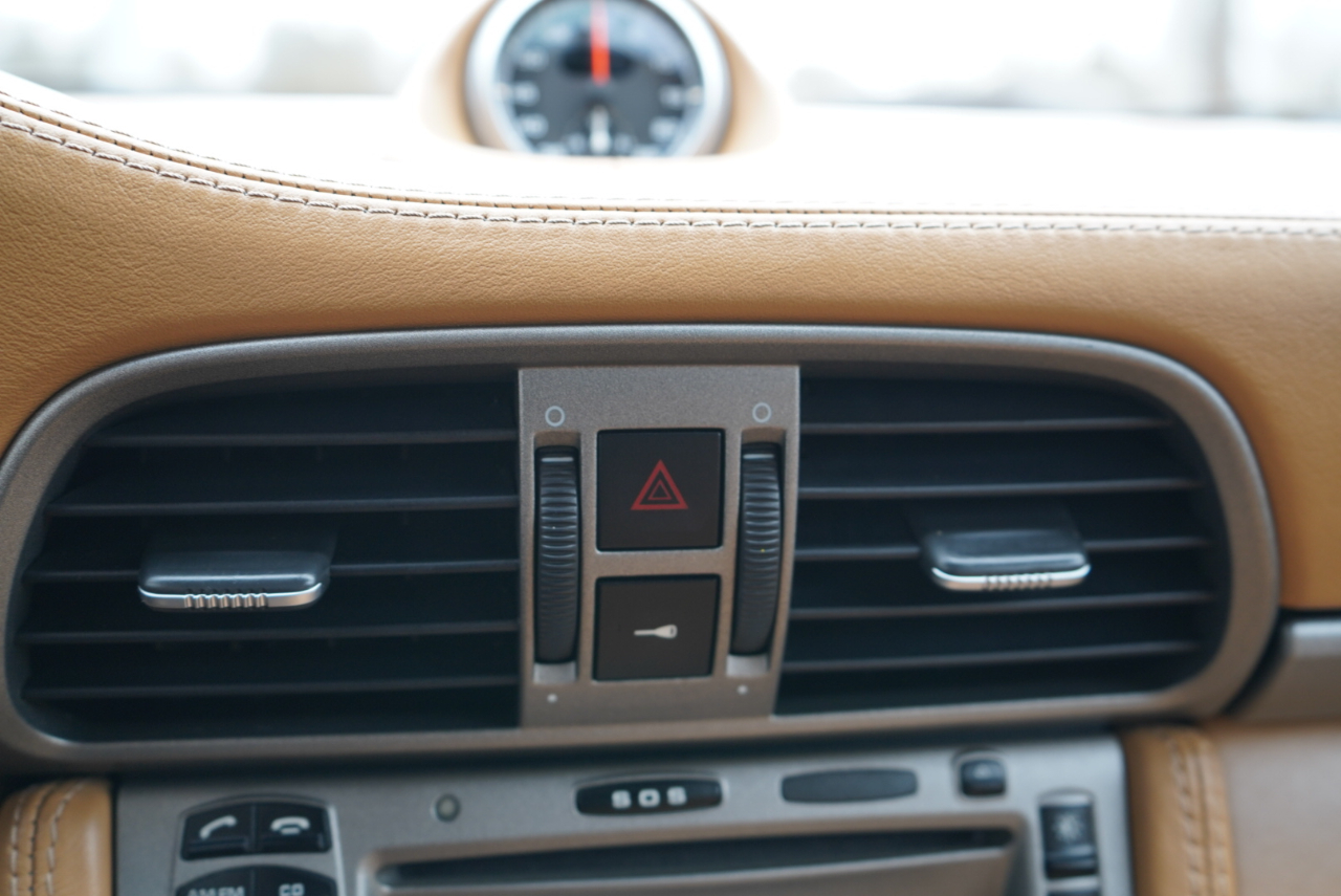 Porsche 911 2dr Cabriolet Carrera 2005