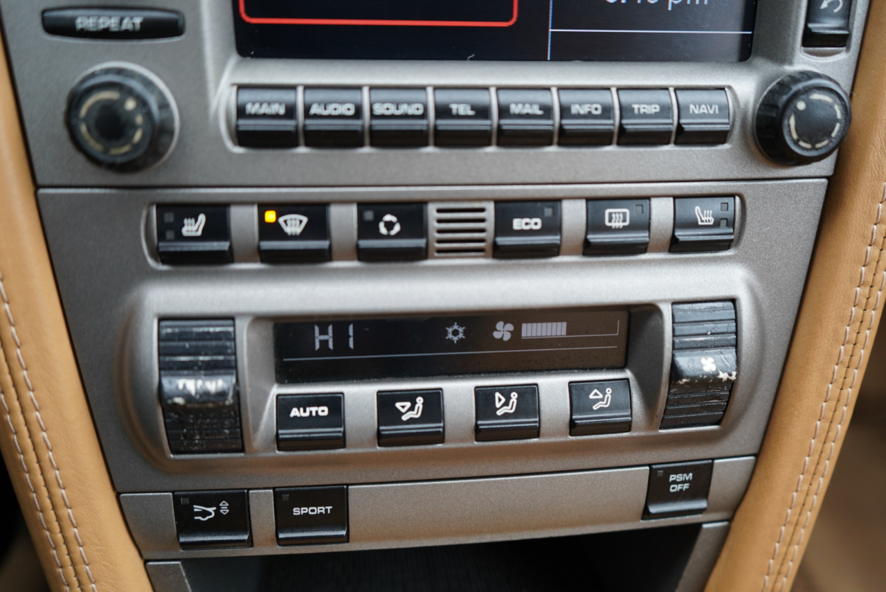 Porsche 911 2dr Cabriolet Carrera 2005