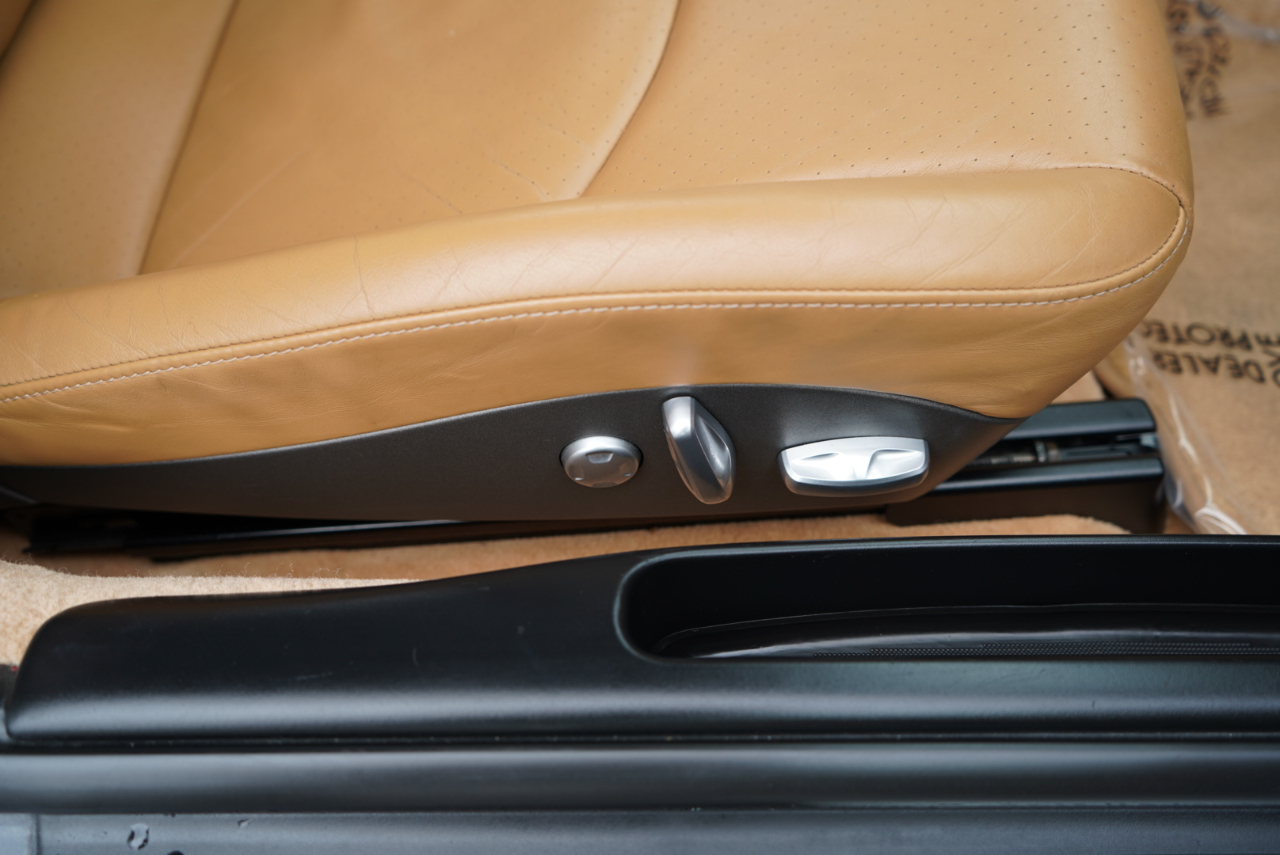 Porsche 911 2dr Cabriolet Carrera 2005