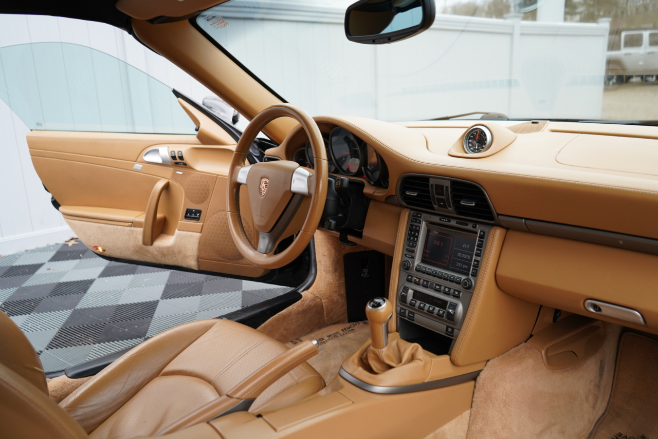 Porsche 911 2dr Cabriolet Carrera 2005