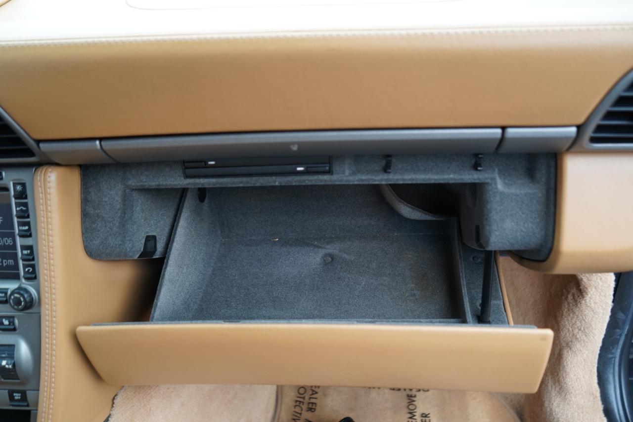 Porsche 911 2dr Cabriolet Carrera 2005