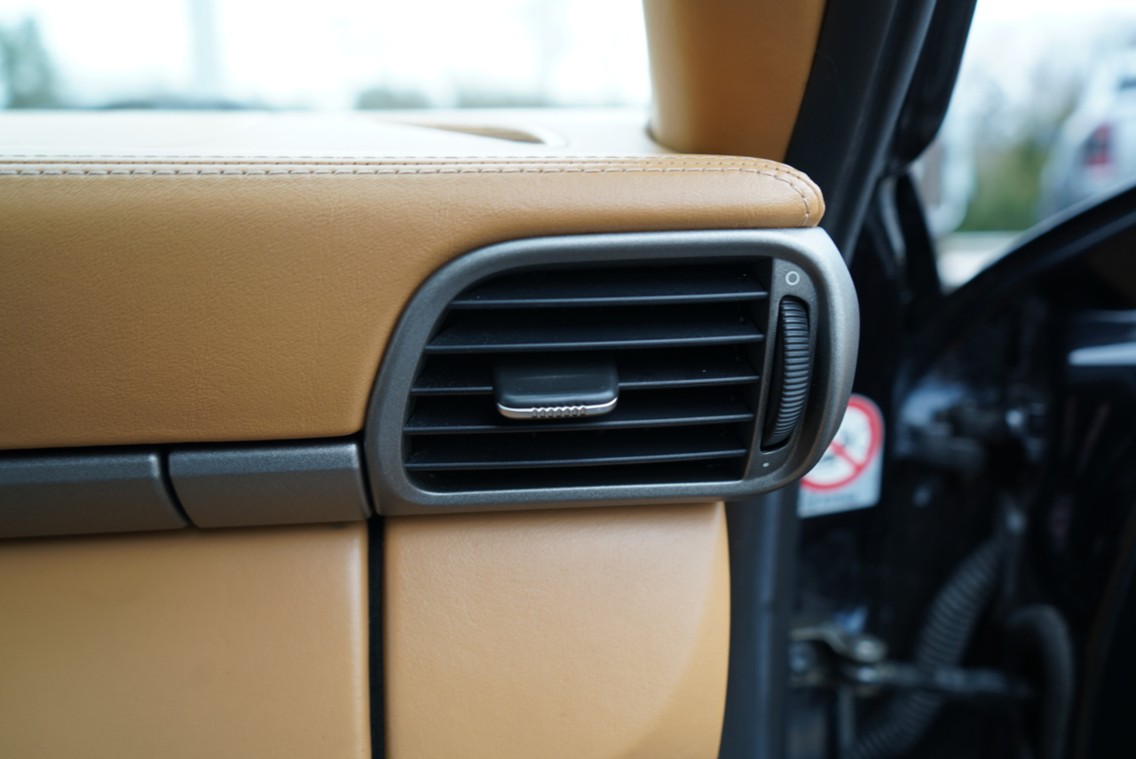 Porsche 911 2dr Cabriolet Carrera 2005