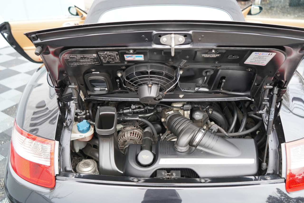 Porsche 911 2dr Cabriolet Carrera 2005