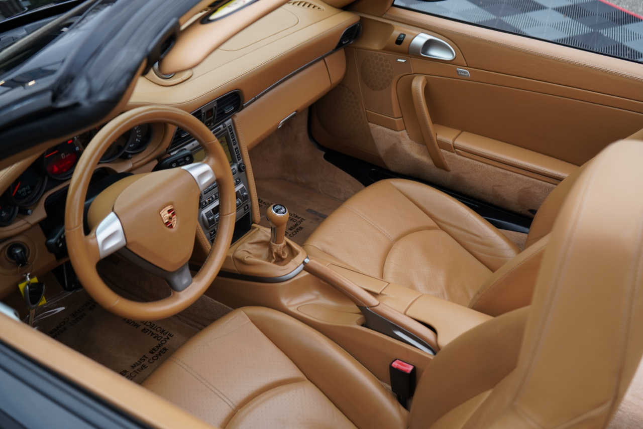 Porsche 911 2dr Cabriolet Carrera 2005