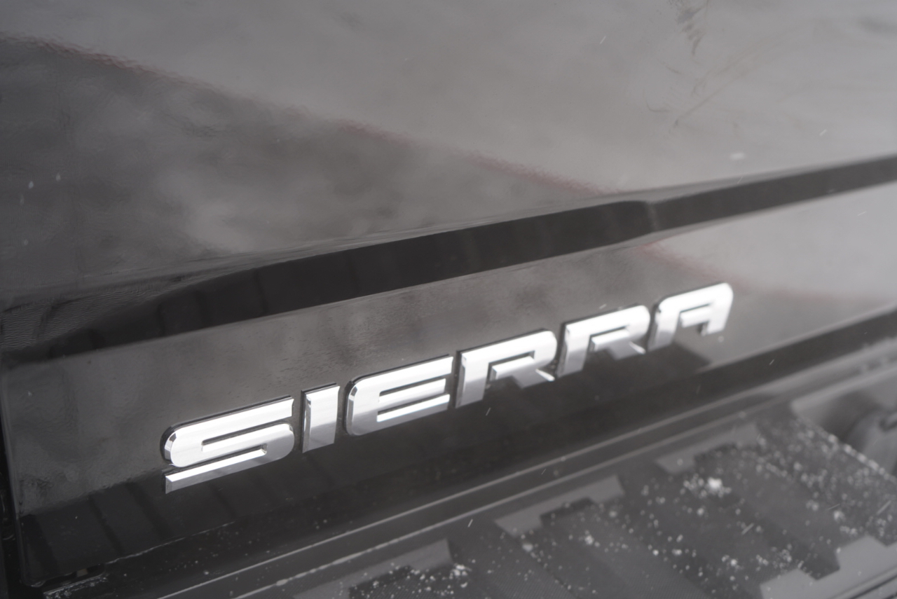 GMC Sierra 1500 4WD Crew Cab 143.5" SLT 2015