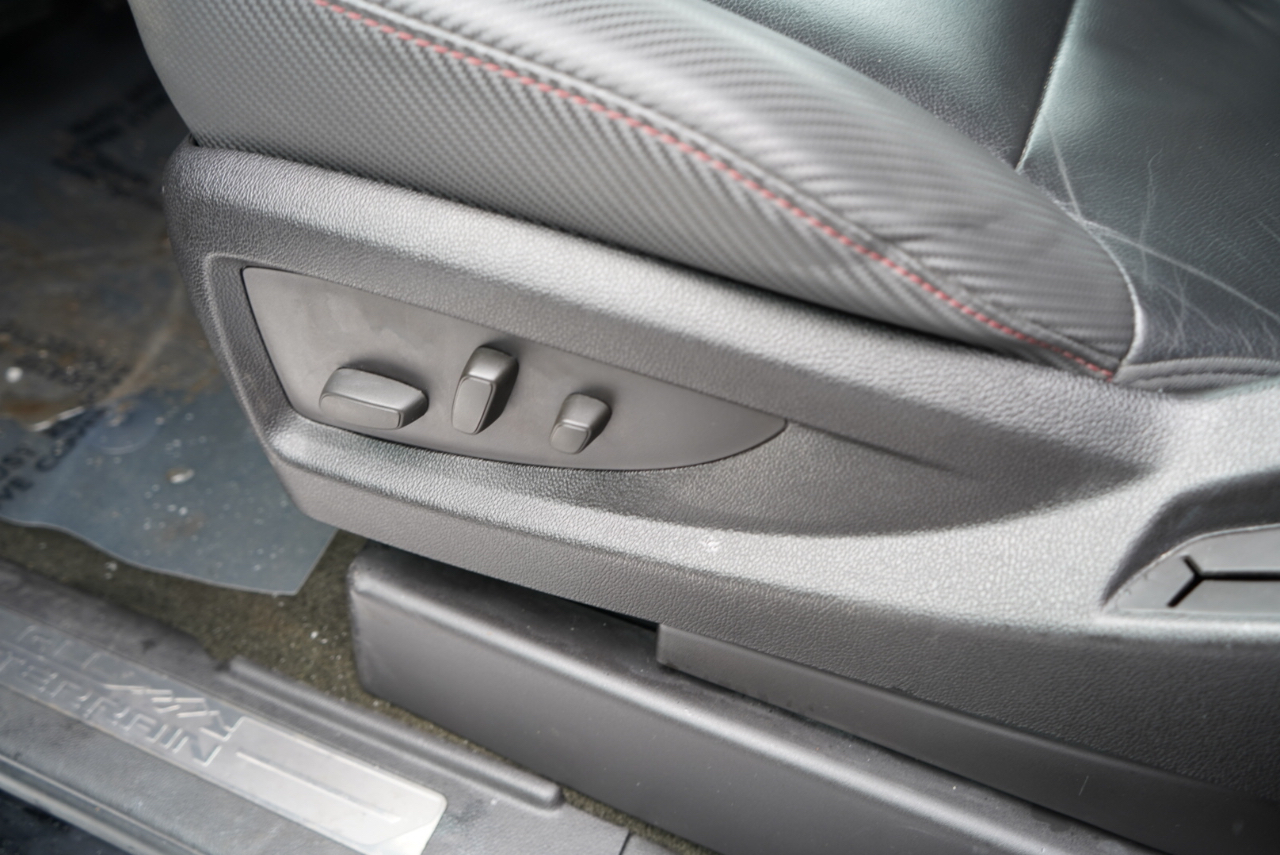 GMC Sierra 1500 4WD Crew Cab 143.5" SLT 2015