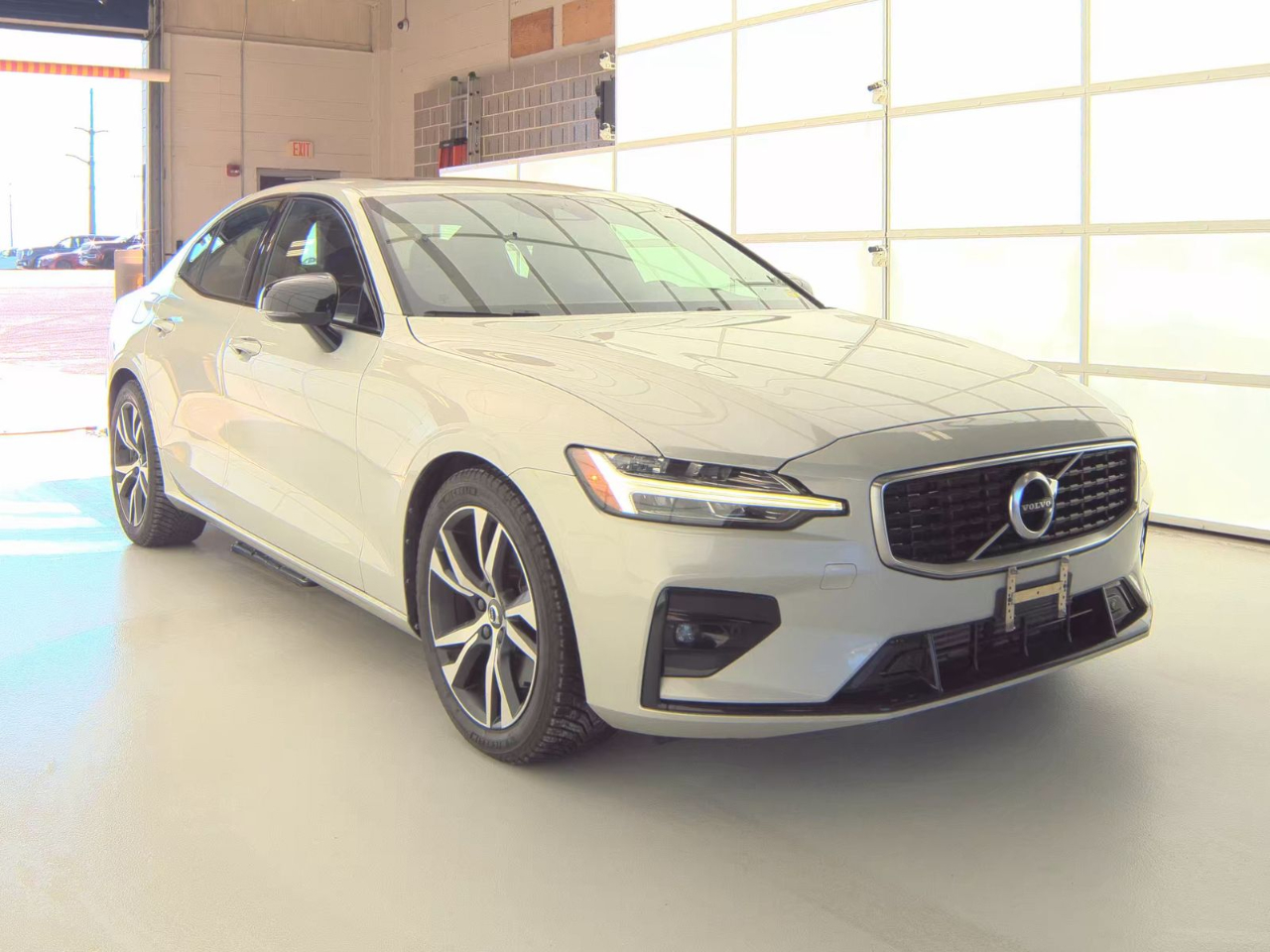 2019 Volvo S60 R-Design's photo