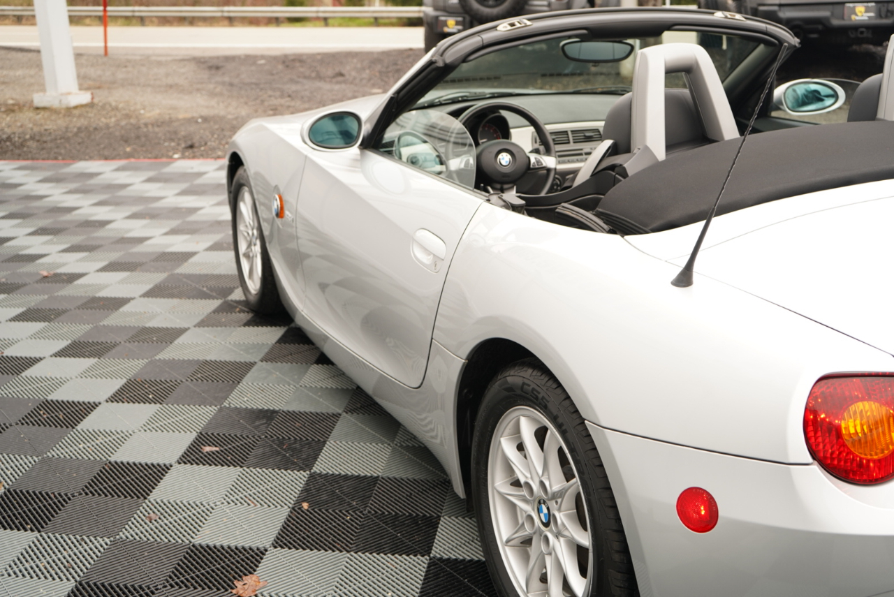 BMW Z4 2dr Roadster 2.5i 2004