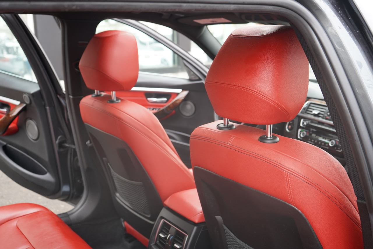 BMW 3 Series 330i xDrive Sports Wagon 2018