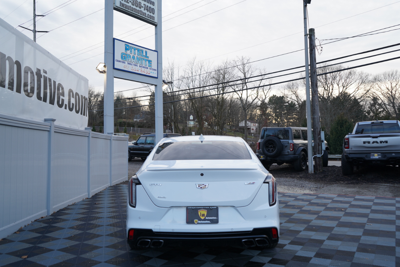 Cadillac CT4 4dr Sdn V-Series 2021