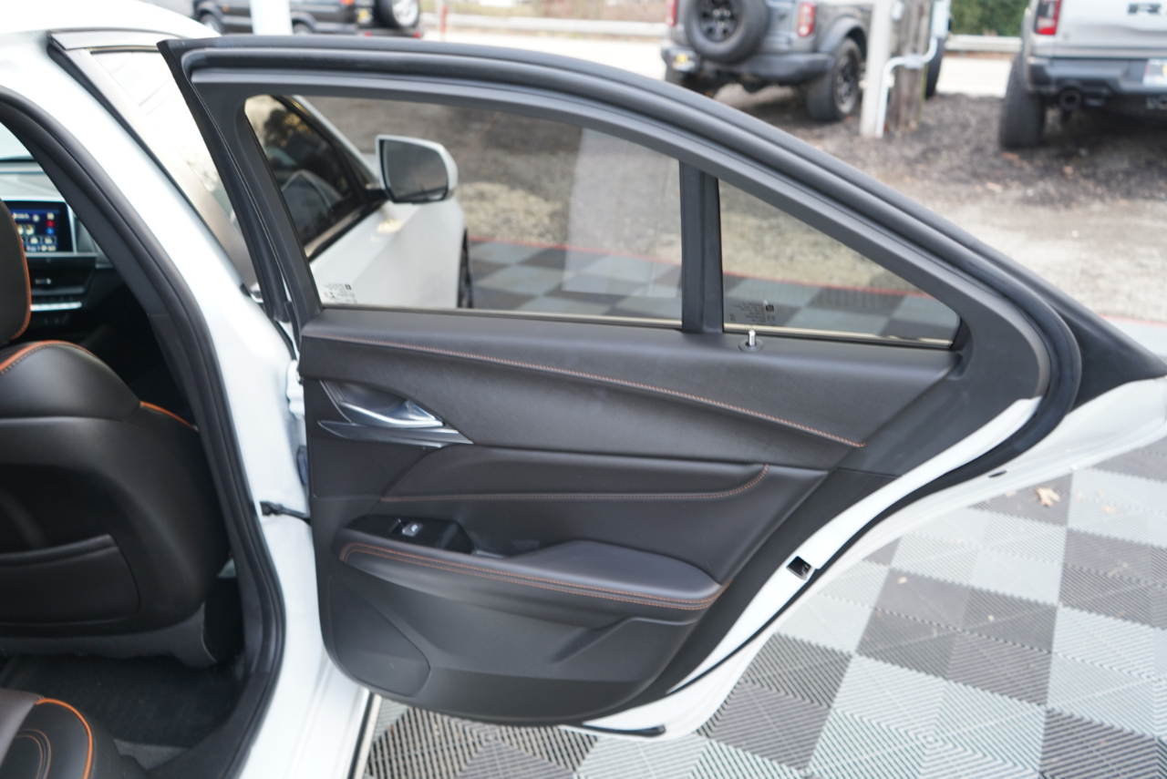 Cadillac CT4 4dr Sdn V-Series 2021