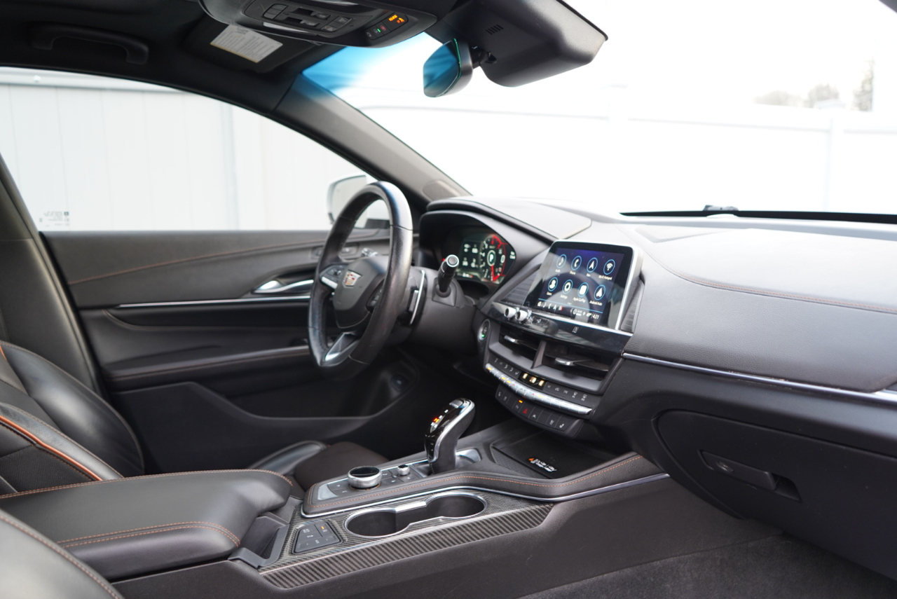 Cadillac CT4 4dr Sdn V-Series 2021