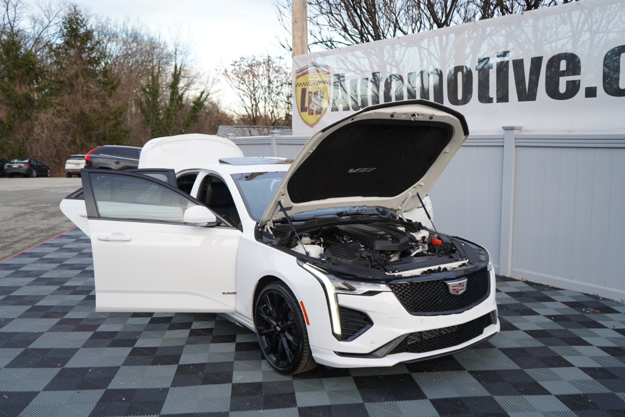 Cadillac CT4 4dr Sdn V-Series 2021