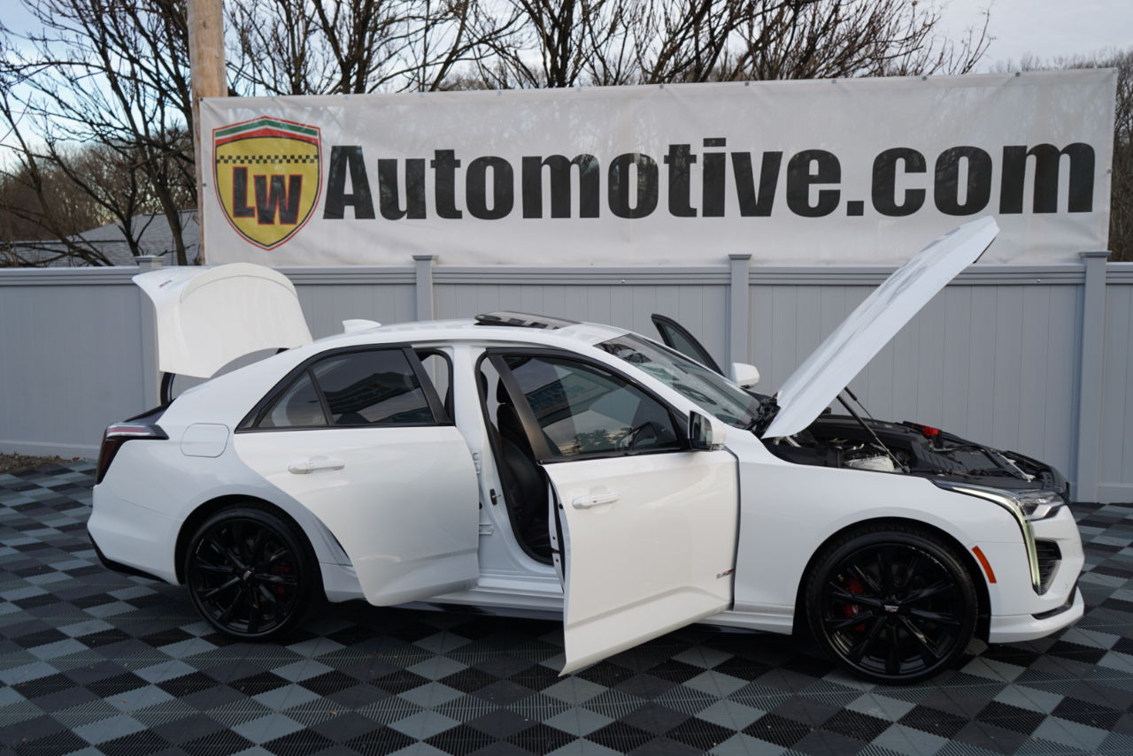 Cadillac CT4 4dr Sdn V-Series 2021