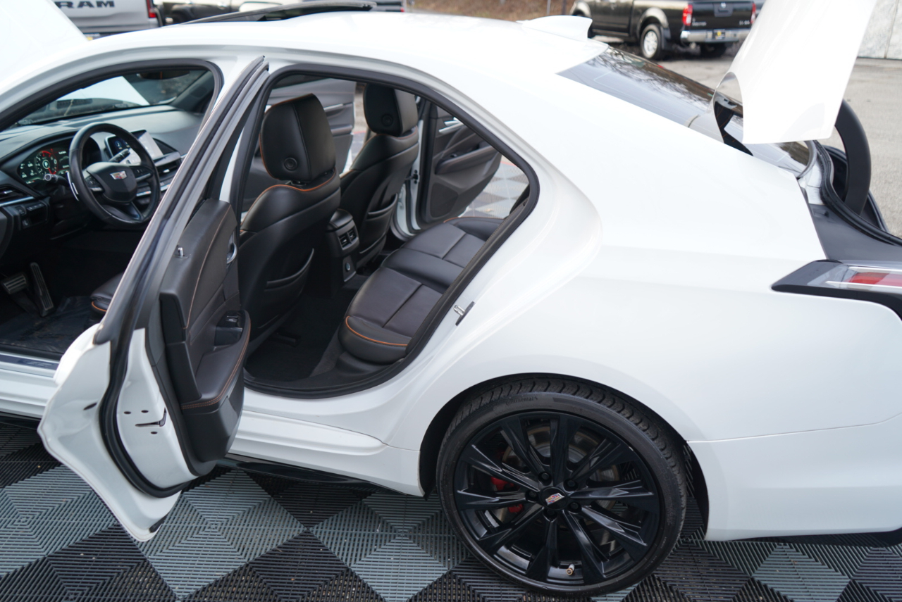 Cadillac CT4 4dr Sdn V-Series 2021