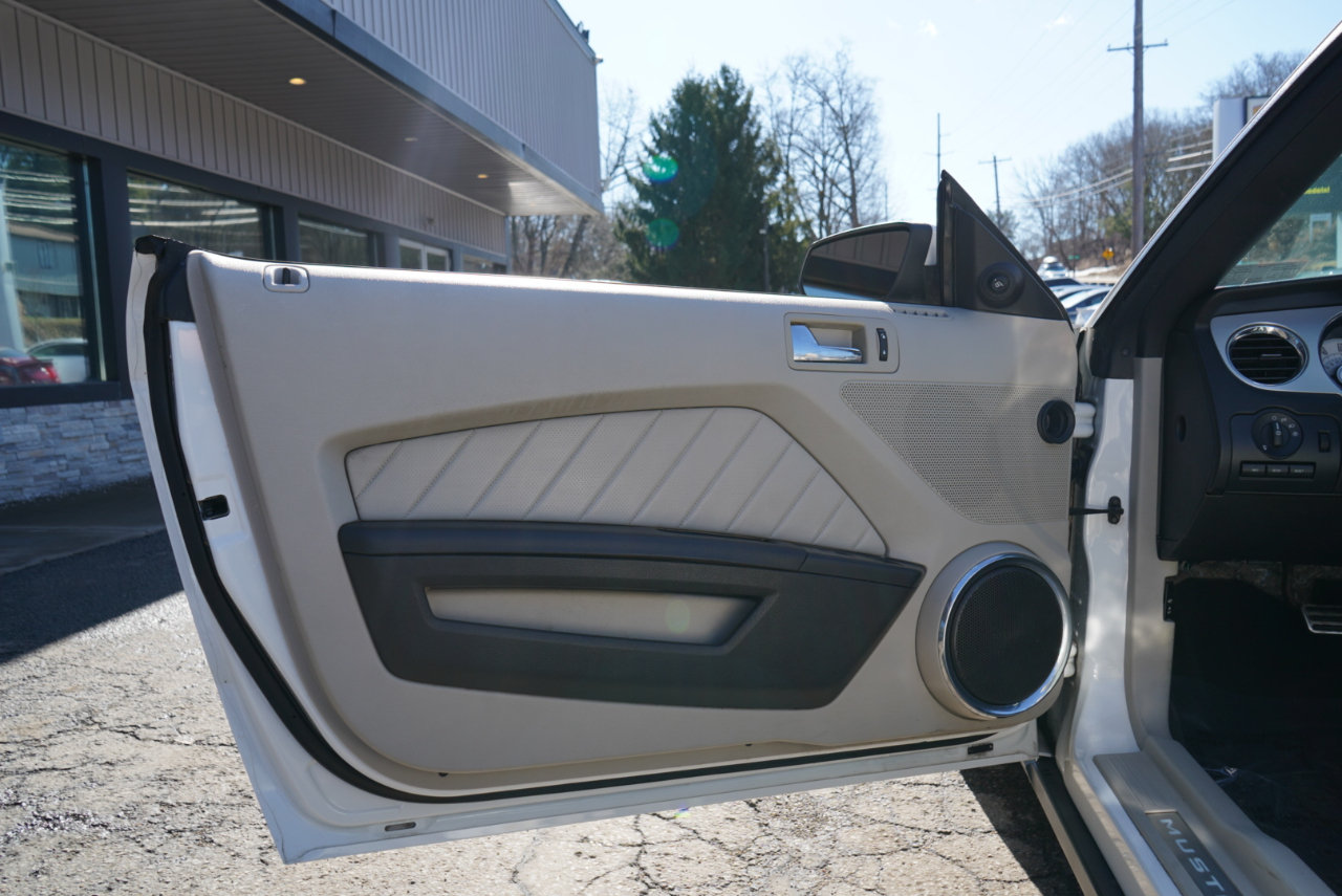 Ford Mustang 2dr Conv V6 Premium 2010