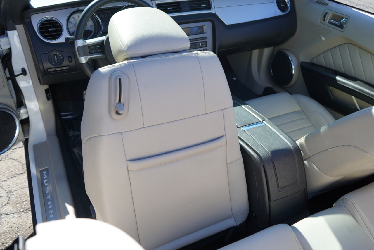 Ford Mustang 2dr Conv V6 Premium 2010