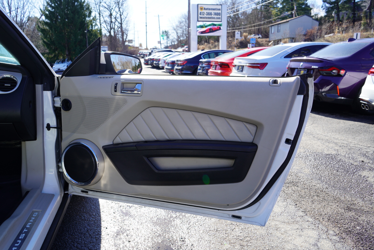 Ford Mustang 2dr Conv V6 Premium 2010