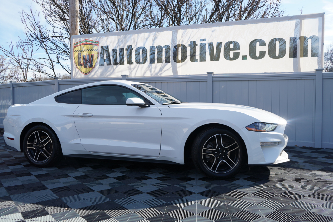 Ford Mustang EcoBoost Fastback 2021