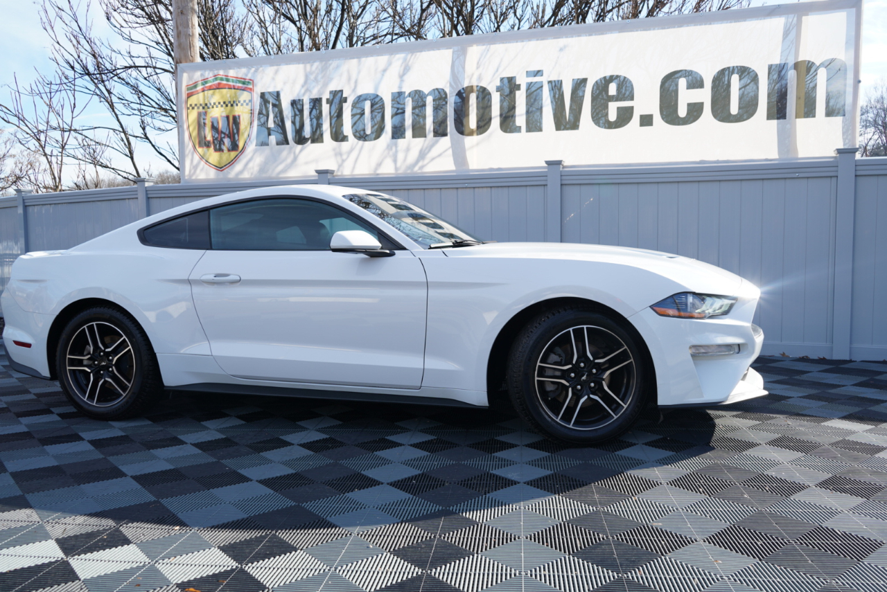 Ford Mustang EcoBoost Fastback 2021