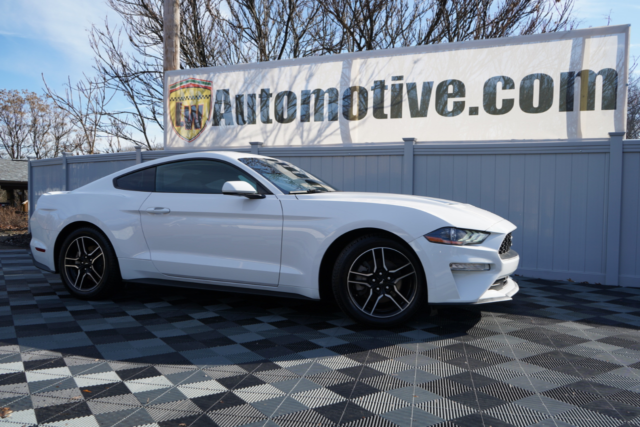 Ford Mustang EcoBoost Fastback 2021