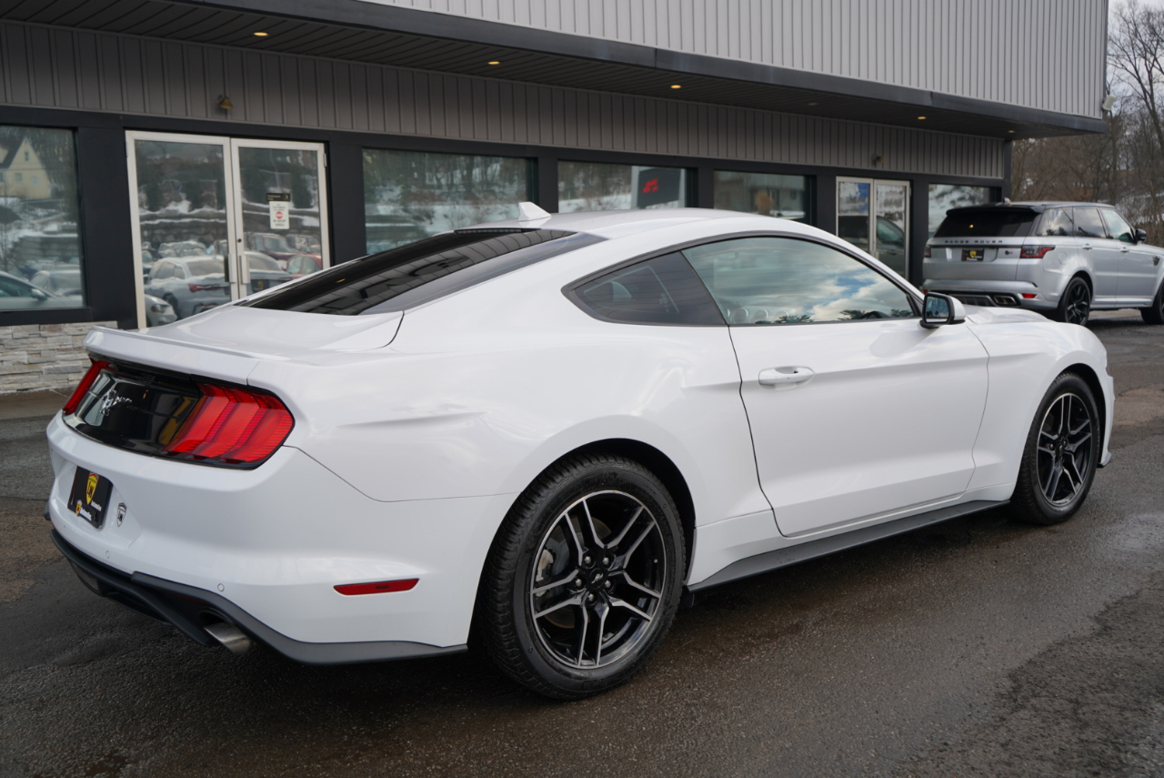 Ford Mustang EcoBoost Fastback 2021