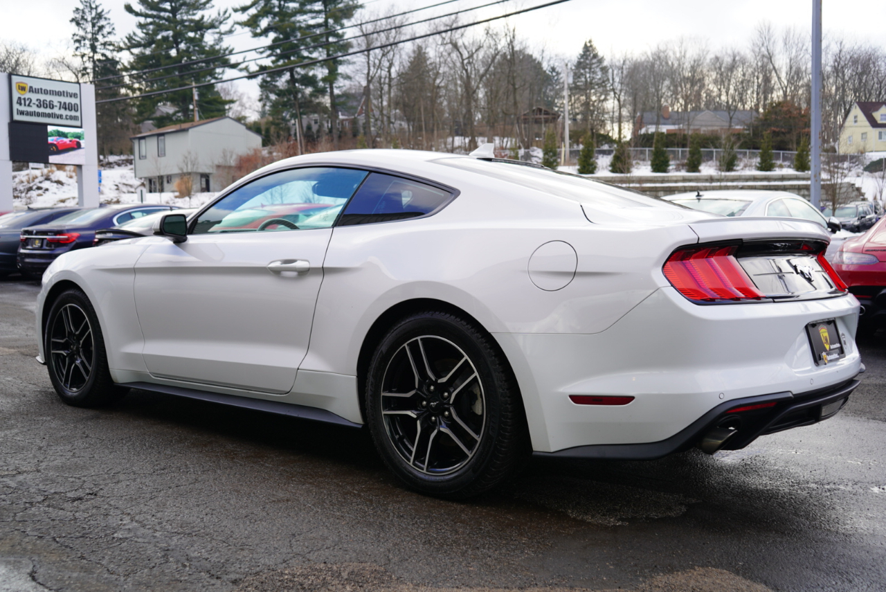 Ford Mustang EcoBoost Fastback 2021