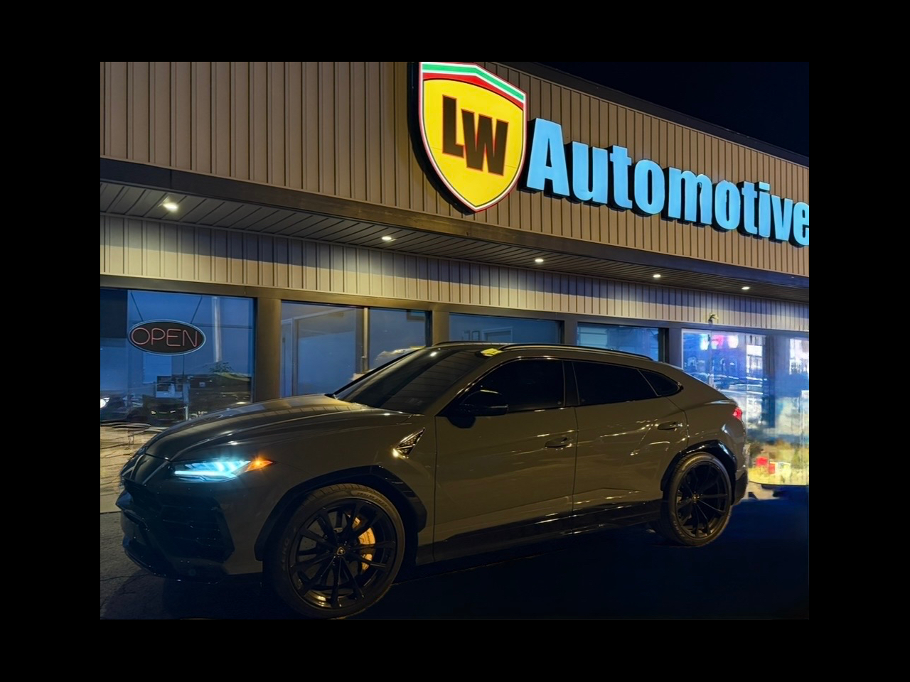 2021 Lamborghini Urus AWD