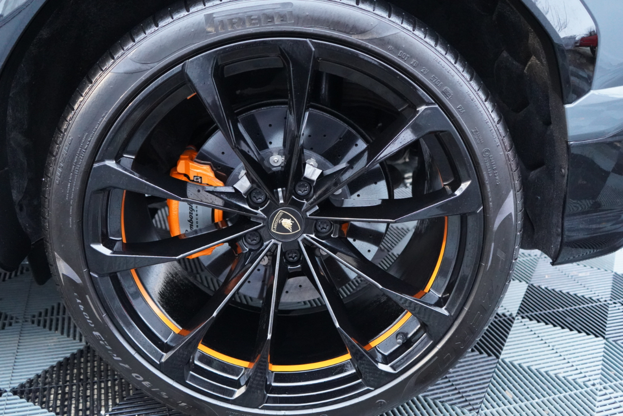 Lamborghini Urus AWD 2021