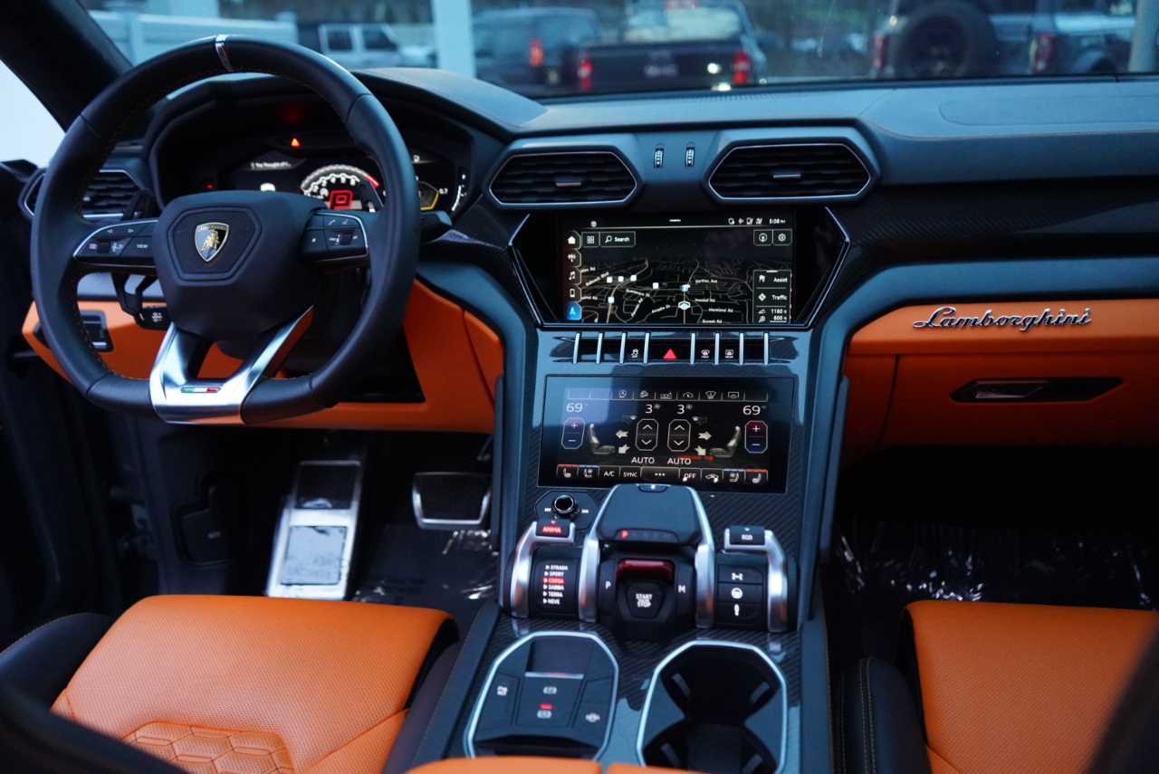 Lamborghini Urus AWD 2021