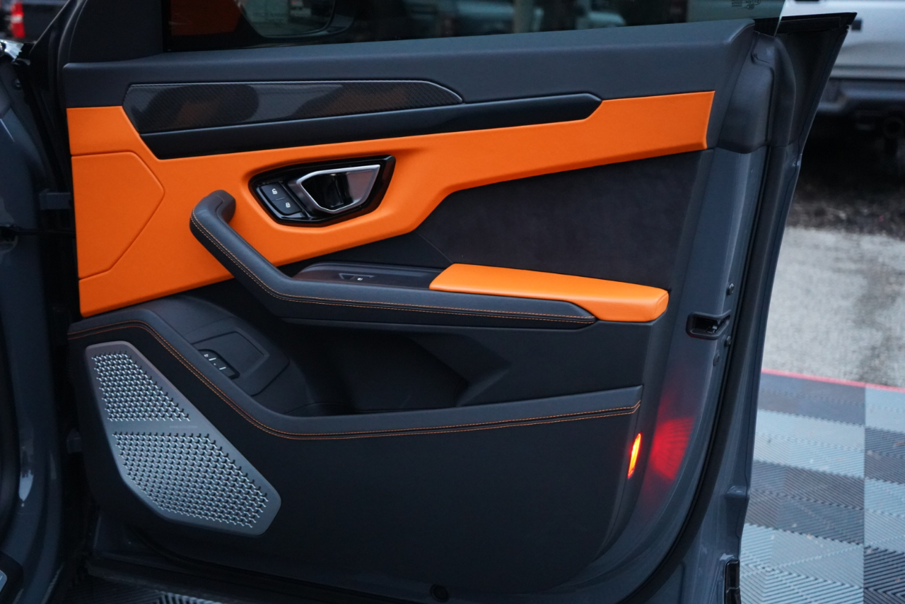 Lamborghini Urus AWD 2021