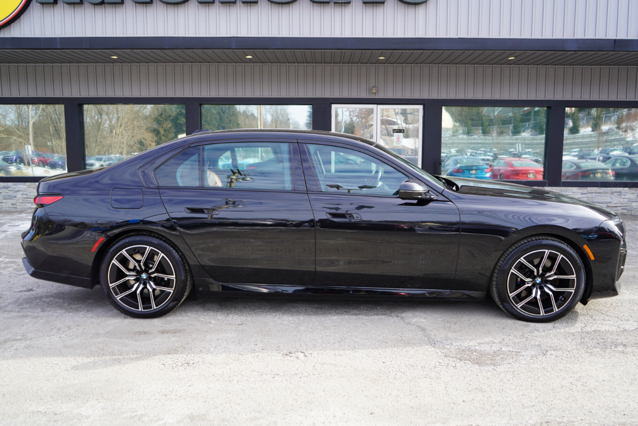 BMW 7 Series 760i xDrive Sedan 2023