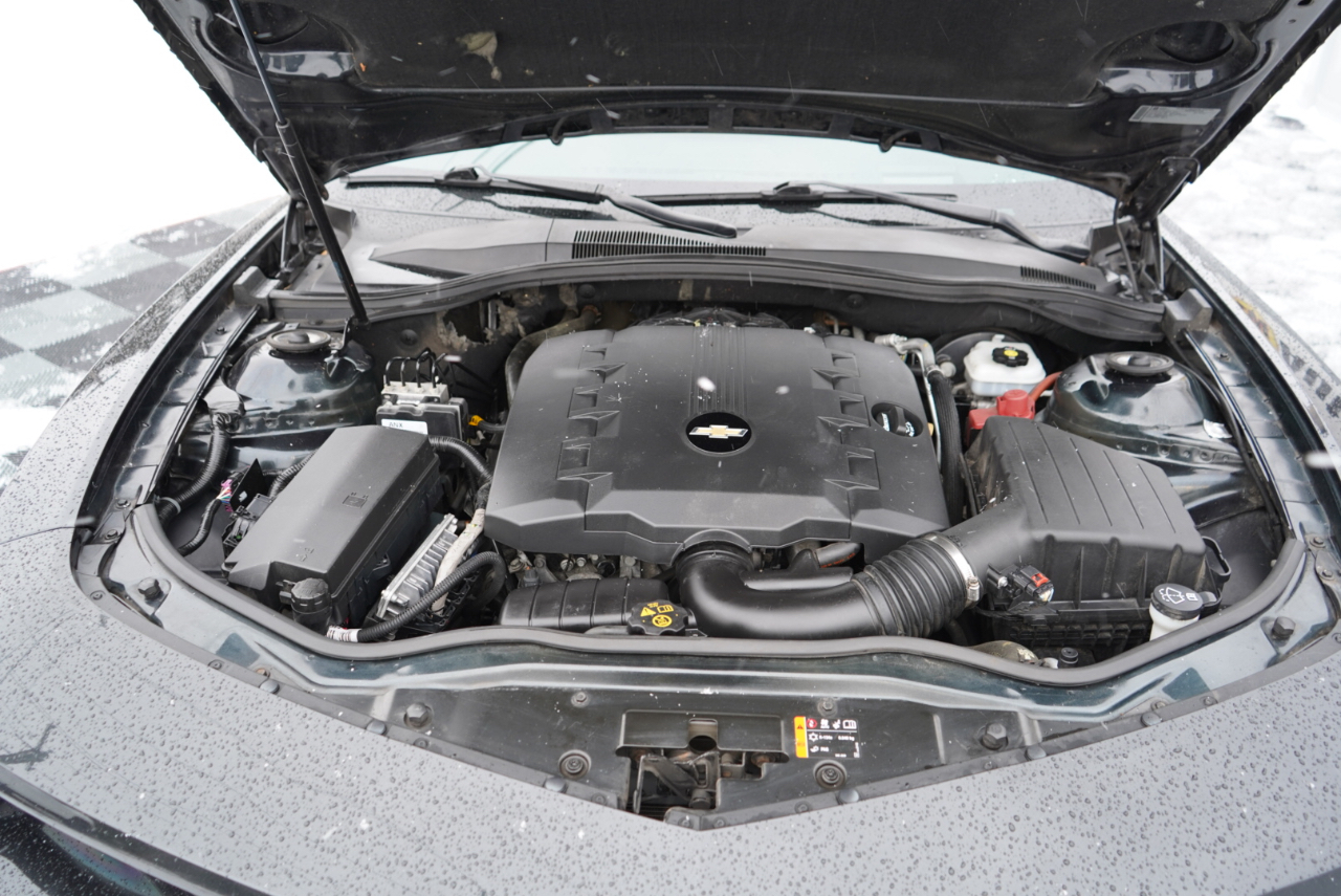 Chevrolet Camaro 2dr Cpe 2LT 2012