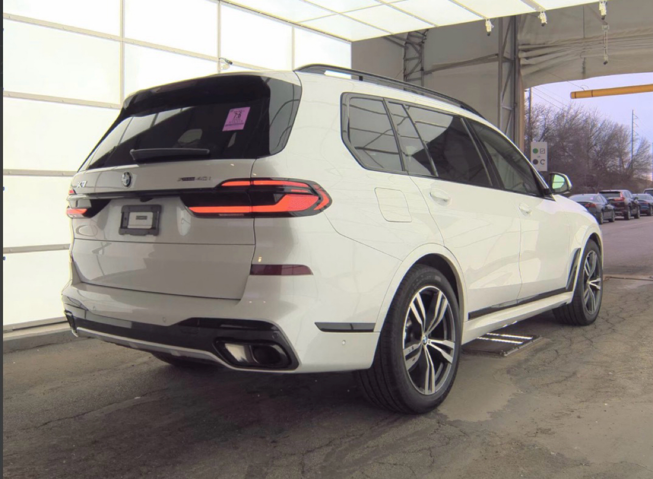BMW X7 xDrive40i Sports Activity Vehicle 2025