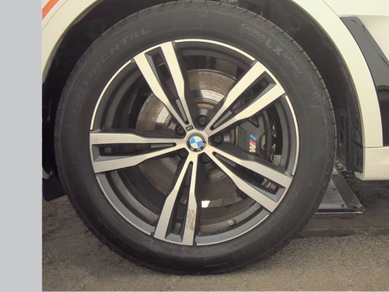 BMW X7 xDrive40i Sports Activity Vehicle 2025