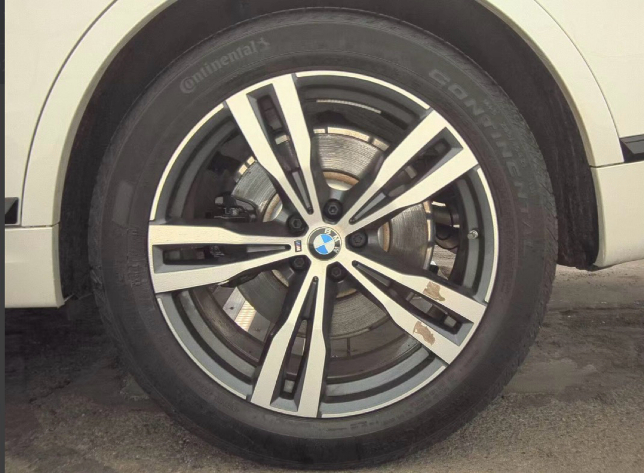 BMW X7 xDrive40i Sports Activity Vehicle 2025