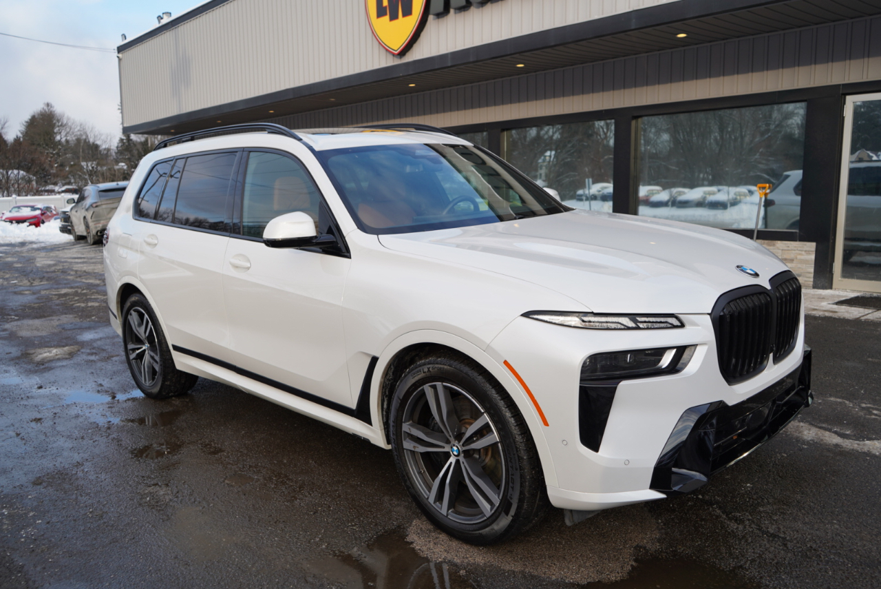 BMW X7 xDrive40i Sports Activity Vehicle 2025