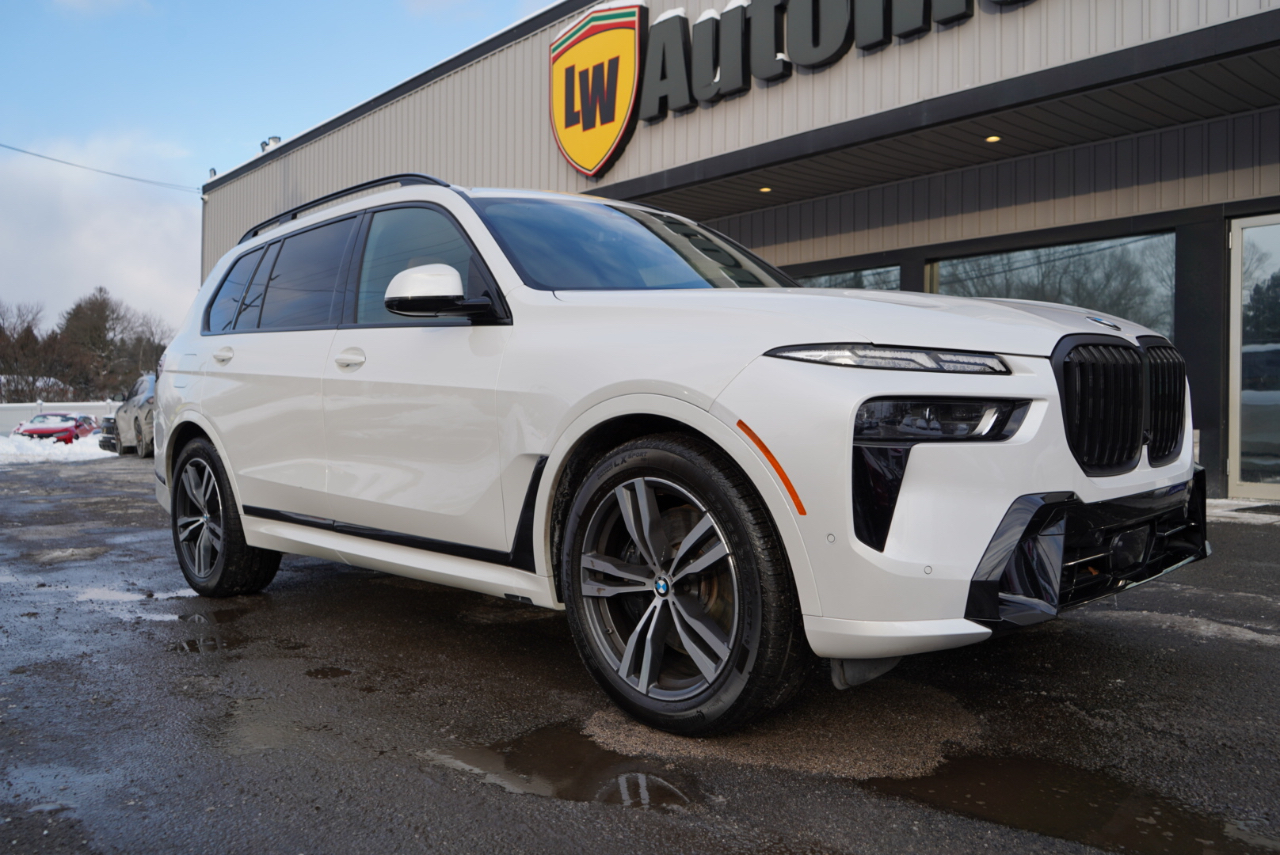 BMW X7 xDrive40i Sports Activity Vehicle 2025